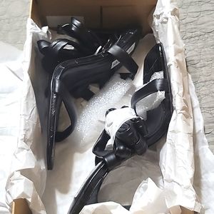 Beautiful black new heels